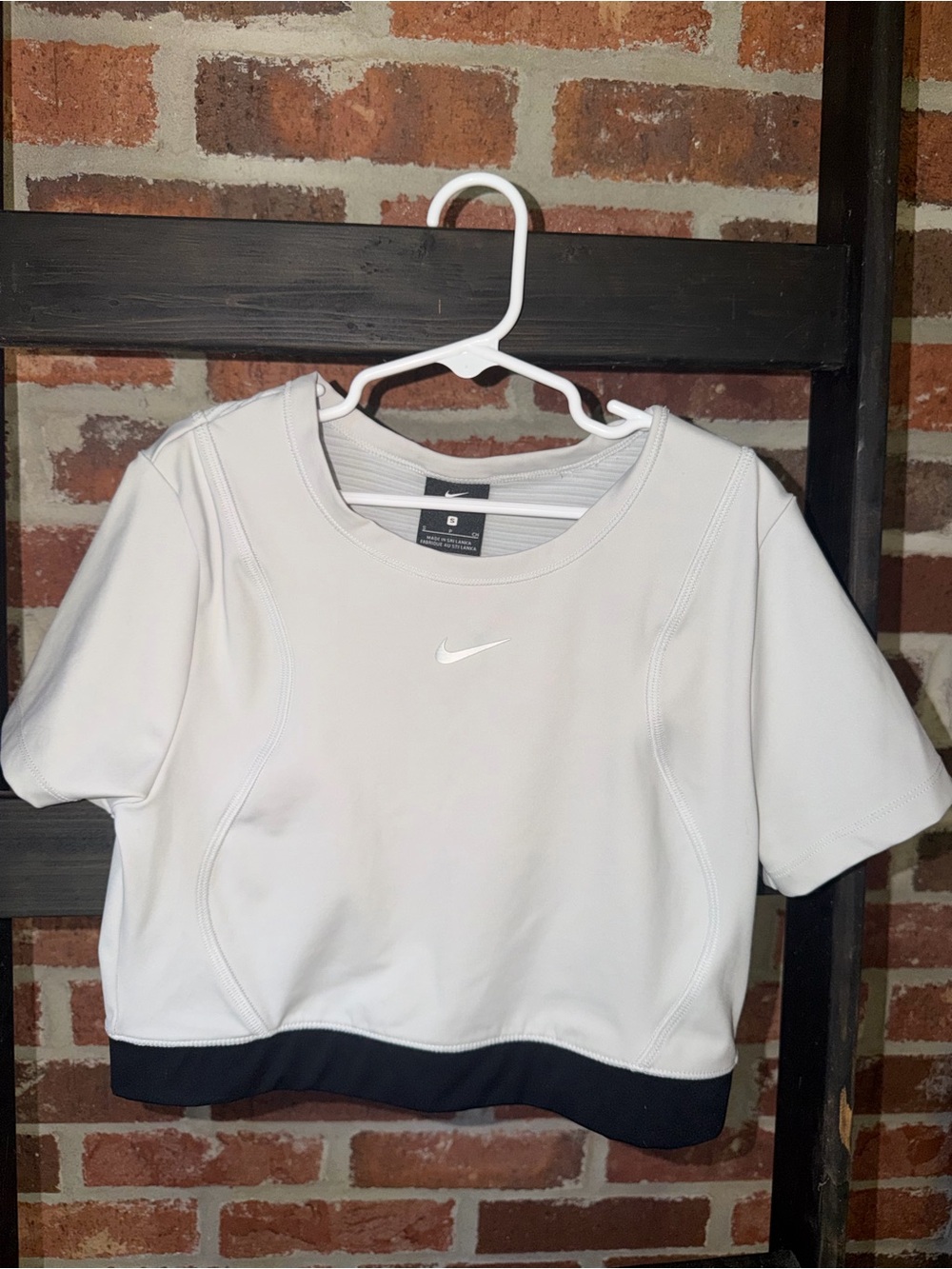 Nike White Short-Sleeve Cropped Athletic Top with Black Band
